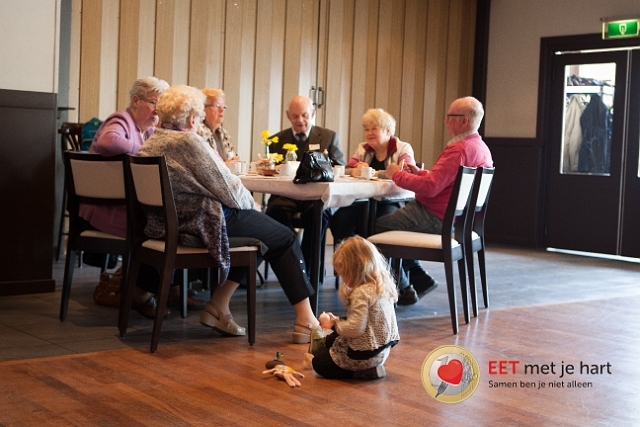20150322 frans versteden fotografie - tilburginbeeld FRVE0743.jpg - eet met je hart lunch en creatieve workshop paastakken maken
